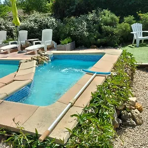https://le-clos-des-cigales-jasmins.fr-provencehotel.com