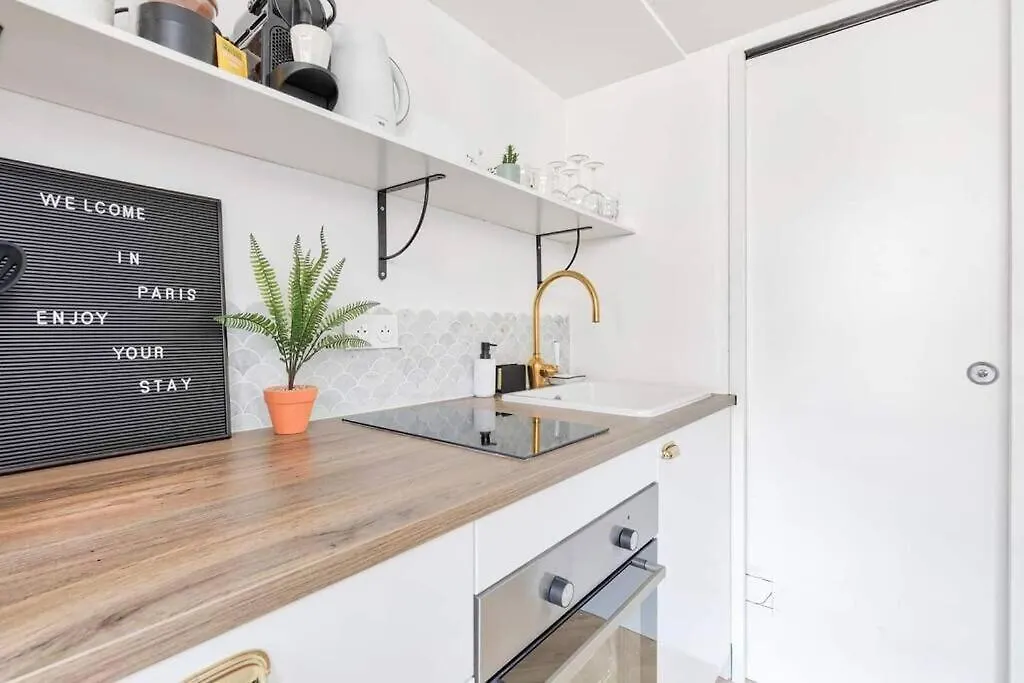 Appartement Refait à neuf proche Arc Triomphe 4P Paris 0*,  France